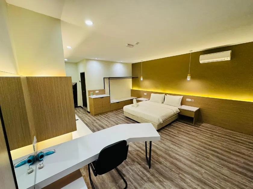 STAR HOTEL - Image 1