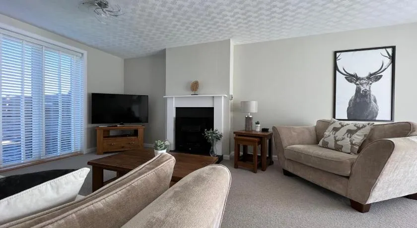 Dwarwick House - Image 1