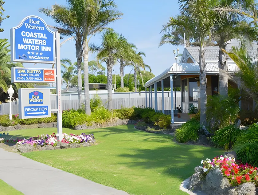 Coastal Waters Motor Inn - Image 1