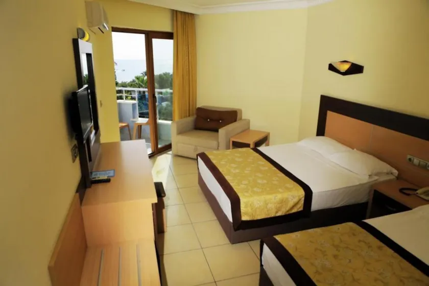 Caretta Beach Hotel - Image 1