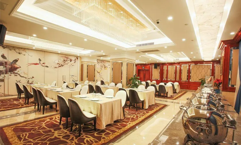 Huaxia Conifer Hotel - Image 1
