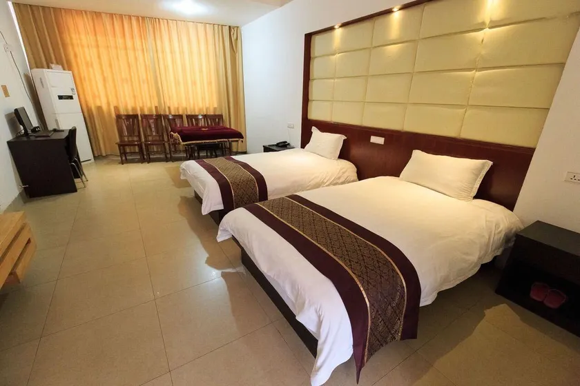 Ruyi Business Hotel - Image 1