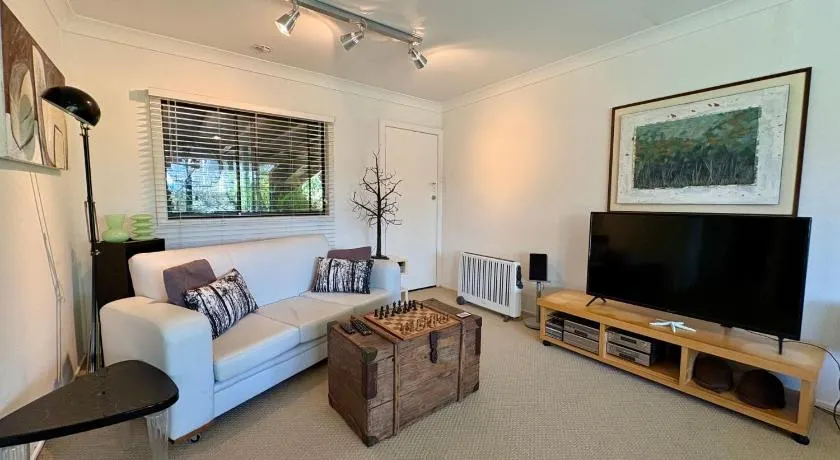 Shack No. 5 A Quirky, Retro Beach Escape in Jervis Bay! - Image 1