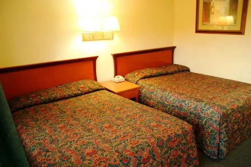 Tiffany Inn Corona - Image 1