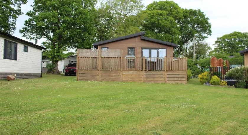 7 The Oaks - Image 1