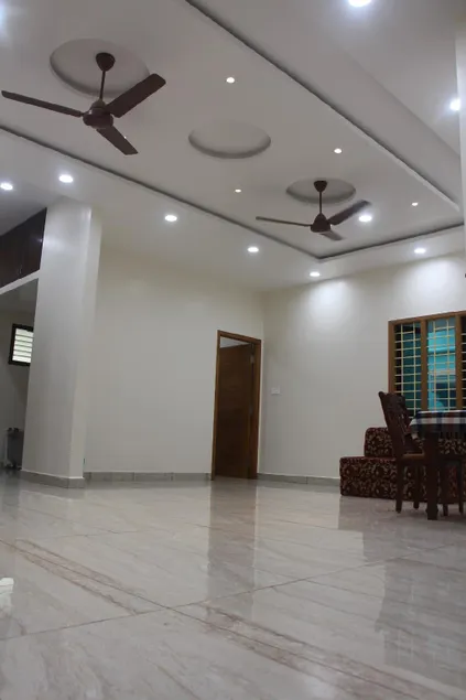 BANANA GUEST HOUSE - Image 1