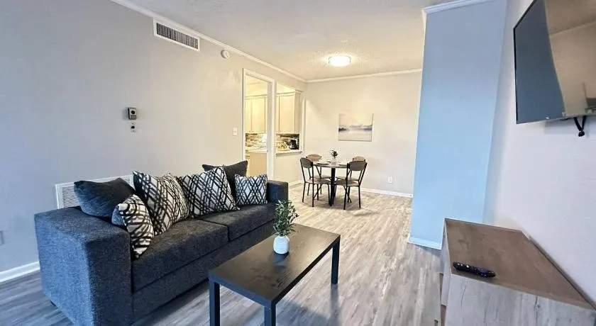 Inviting Houston Space Near Kemah and Space Center - Image 1
