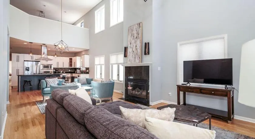 Eclectic Stylish and Cozy Milwaukee Home - Image 1