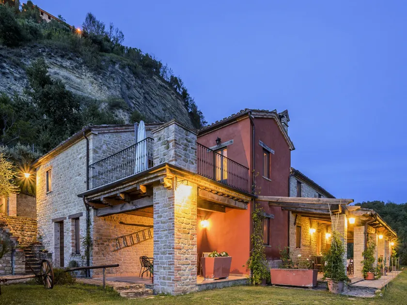 Country House in Monte San Martino with Pool - Image 1
