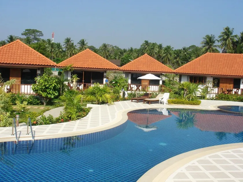 Sailom Resort Bangsaphan - Image 1
