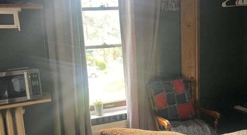 Quaint Hideaway - Image 1