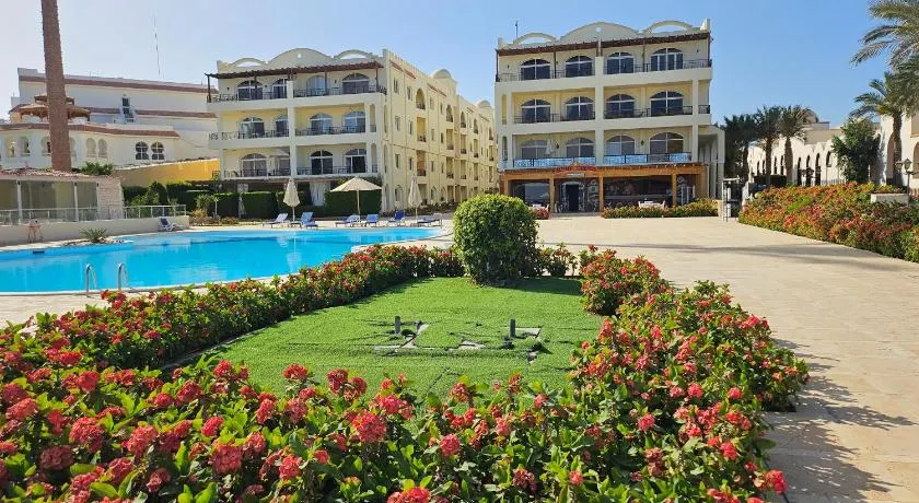 Palm Beach Piazza Apart hotel Sahl Hasheesh Hurghada - Image 1