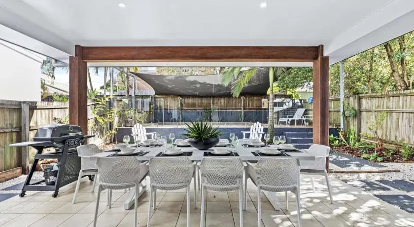 Manly Oasis 5BR - 3 King Beds, Pool, BBQ - Image 1