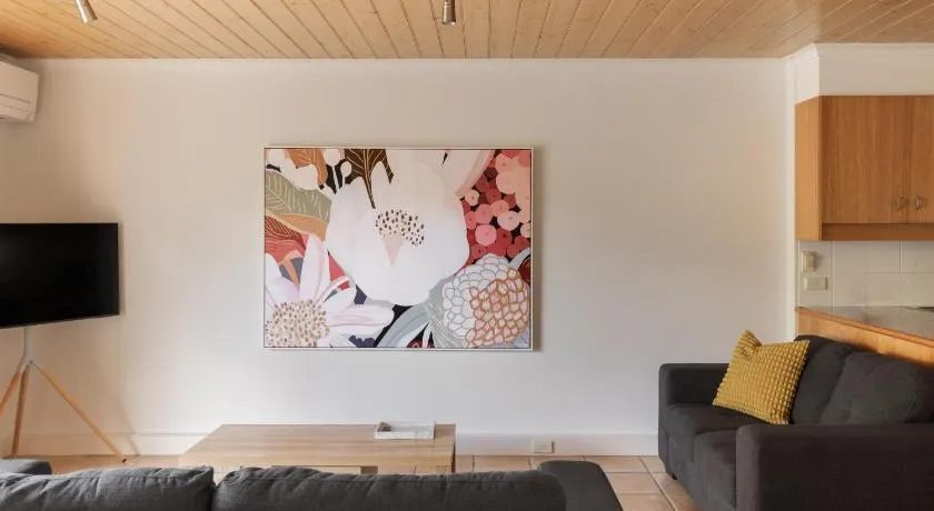 Cora Lynn - Apartment 3 - Image 1