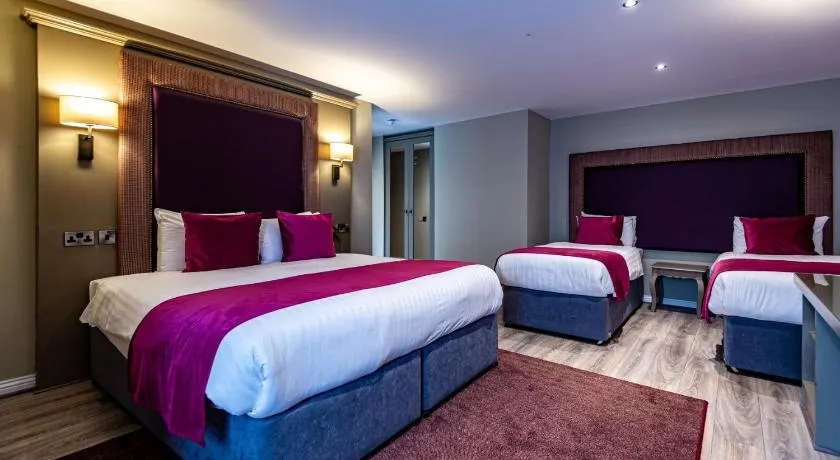 Fir Trees Hotel - Image 1