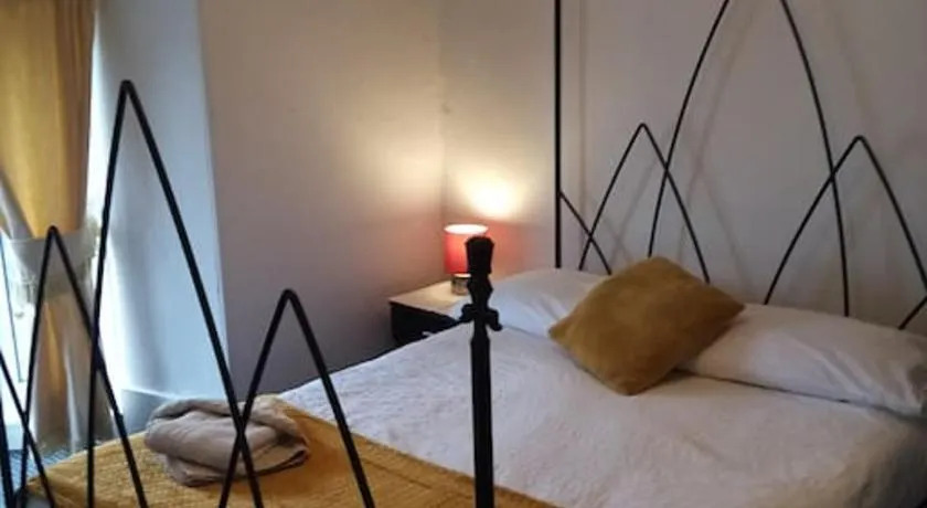 Bridge View Victorian Townhouse Central Aberystwyth Sleeps 6 - Image 1