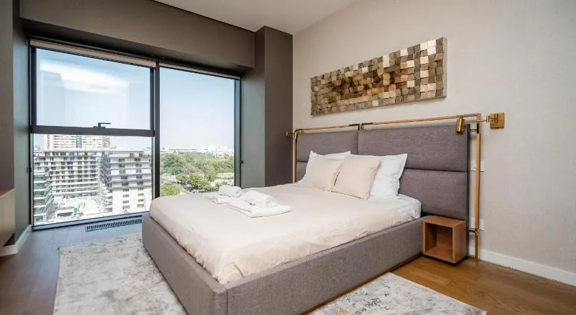 Star West Luxury - Image 1