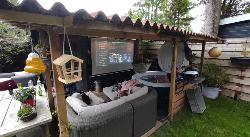 "Tempat Senang" chalet on the beautiful Veluwe with airco sauna bbq jacuzzi beamer and dog - Image 1