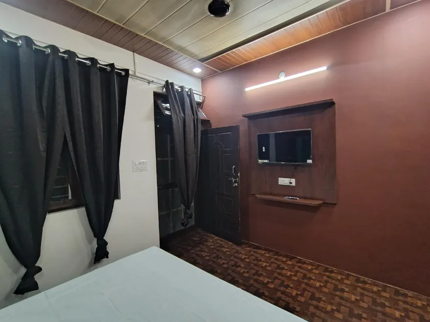 Down Hill Homestays - Image 1