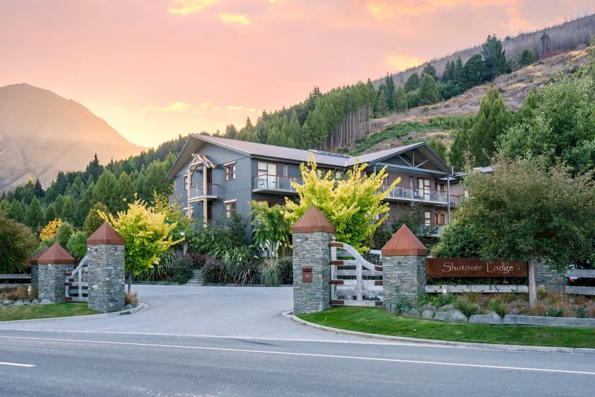 Shotover Lodge - Image 1