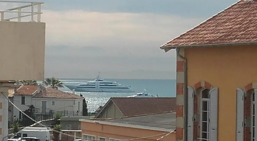 Beau duplex lumineux avec aperçu mer - Image 1