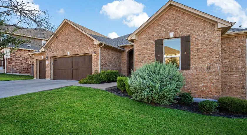 Modern Round Rock Getaway with Private Hot Tub - Image 1