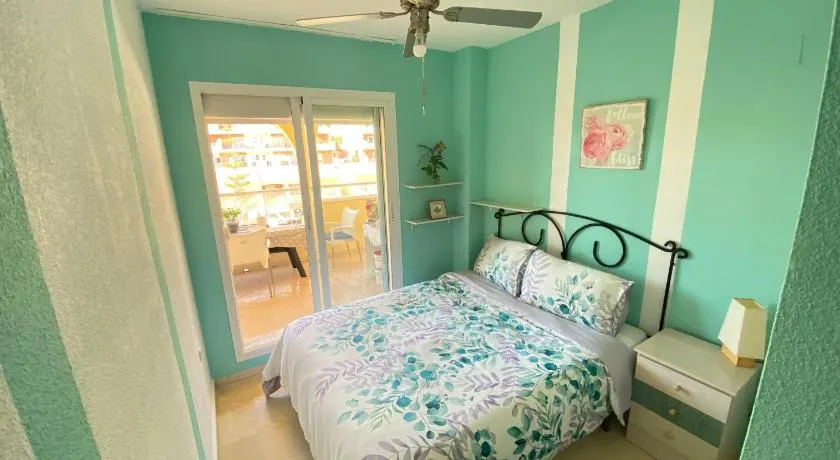 Sea and mountain view Room with pool- Habitación PISO COMPARTIDO para 1 persona - Image 1