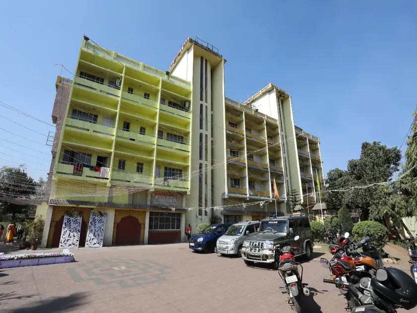 OYO 27783 Hotel Rajmahal Inn - Image 1