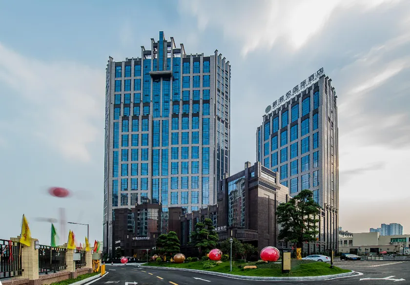 New Junyue International Hotel - Image 1