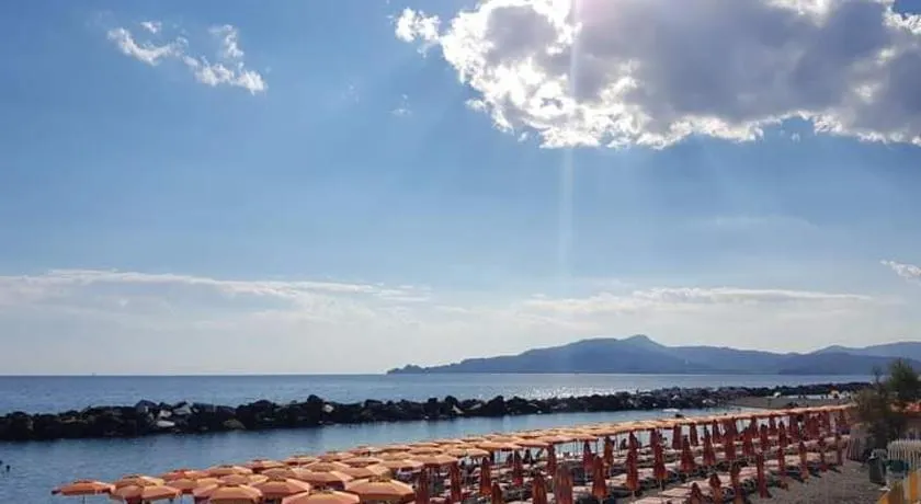 Appartamento comodo alle spiagge e stazione ferroviaria - Image 1