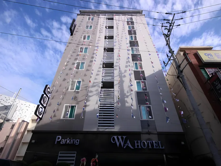 WA Hotel - Image 1