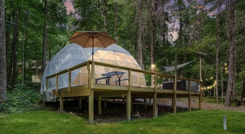 Dream Dome - Romantic Getaway, Hot Tub, AC, Wifi, National Park 8 min - Image 1
