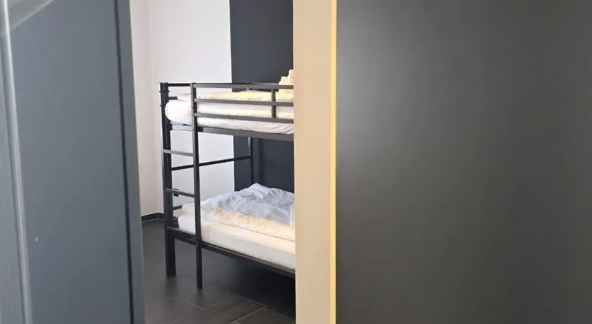 HOSTEL PD23 ALTE FEUERWACHE I 3min CityHospital I 50m Supermarkt I SmartTV I P I Gemeinschaftsküche I Monteure I Kurzurlaub - Image 1