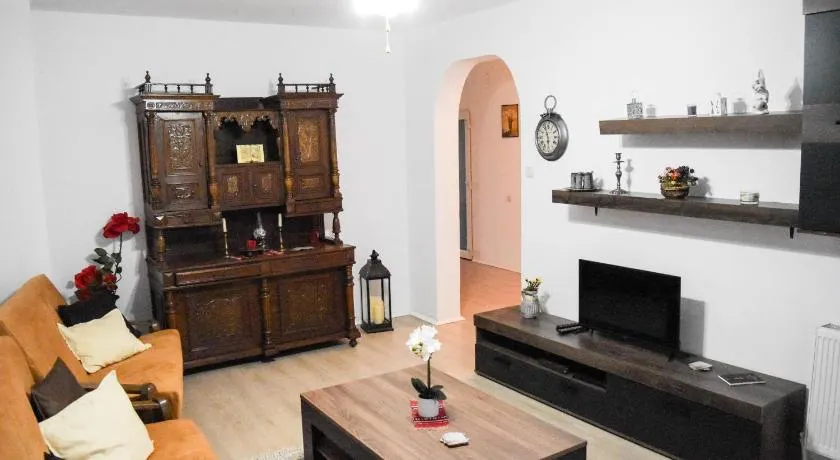 Spacious and cozy 3BD+Terrace Couples Apartment - Image 1