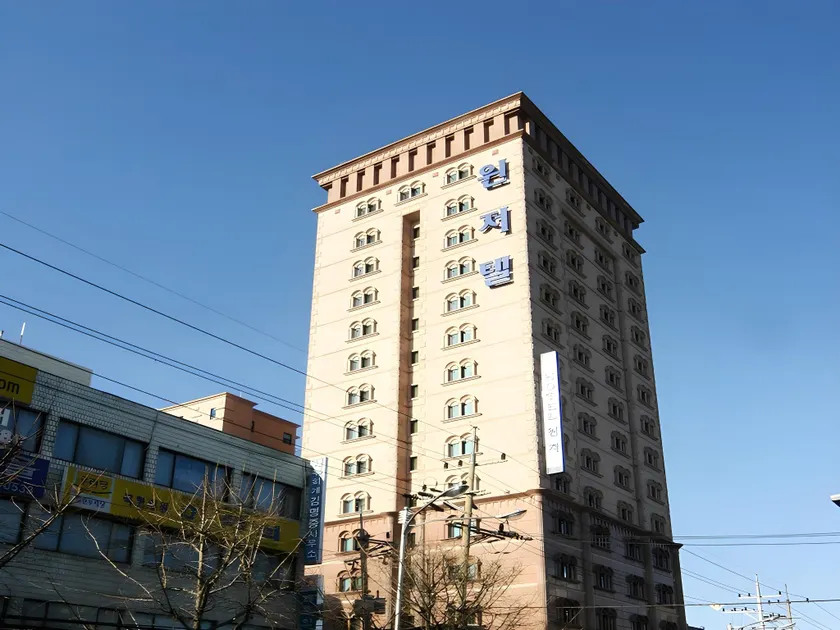Hotel Windsor - Image 1