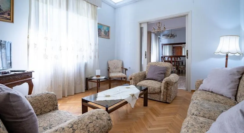 Retro 2-Bdrm House Near Metro in Heraklion by ΜΡS - Image 1