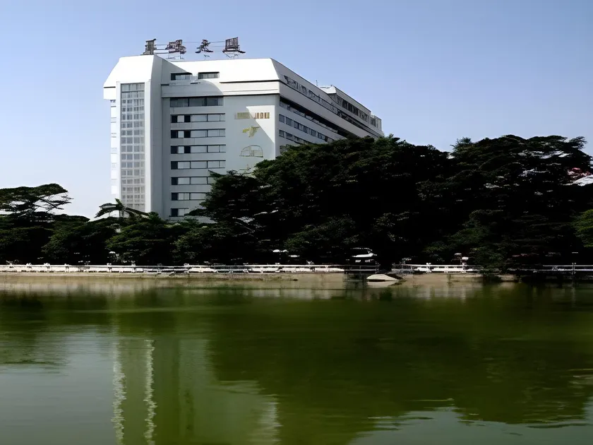 Quanzhou Overseas Chinese Hotel - Image 1