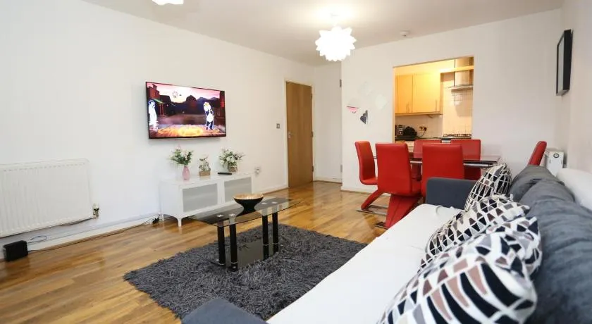 Bridge House Apartment - Image 1