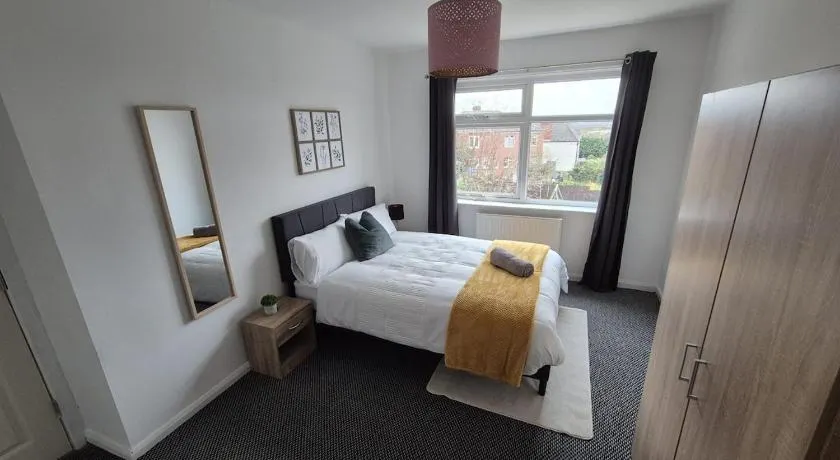 Stunning 4 BedHouse Company Workers Welcome, Parking, Wifi, Netfix - Image 1