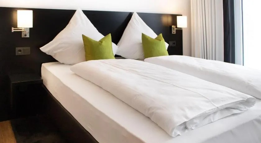 LE Hotel by WMM Hotels - Image 1