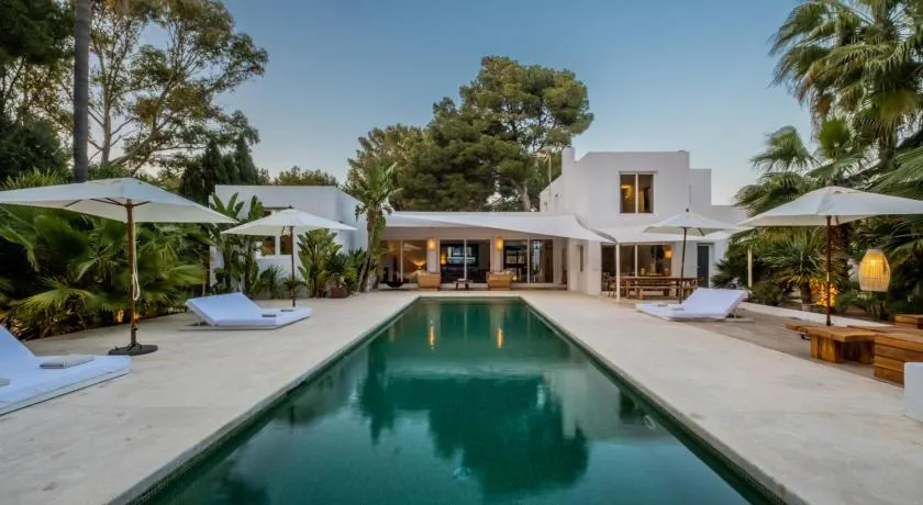 Exclusive 5 Bedroom Villa in Ibiza City, 1266 - Image 1