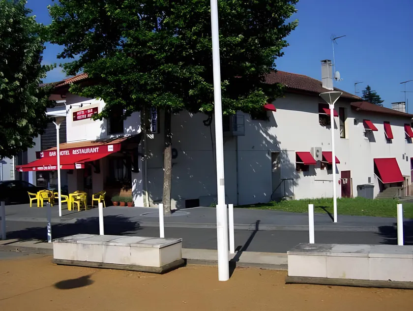 Hôtel Bar des Arènes - Image 1