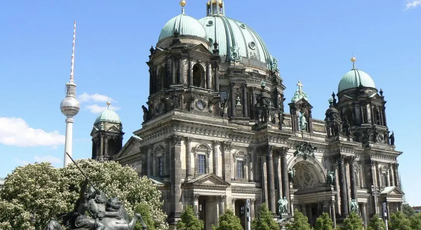 Best Apartment in the Center of Berlin with Big Terrace - Image 1