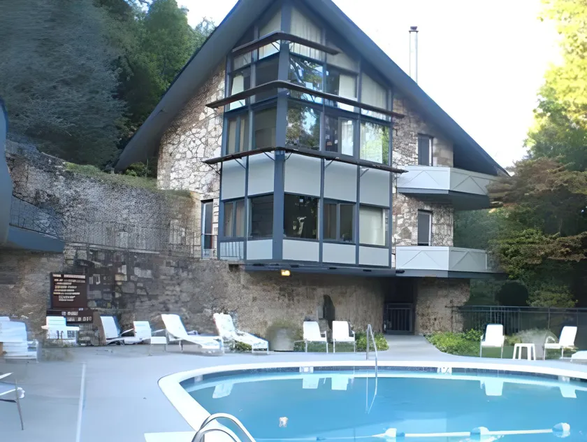 Fabulous Chalet Inn - Image 1