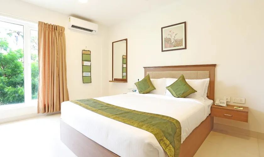Hotel Rishi Gardens - Image 1