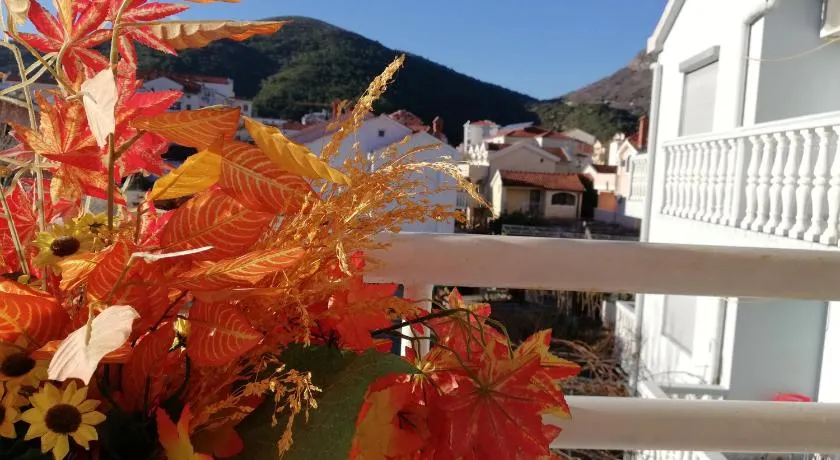 Apartment White Lily of Budva - Image 1
