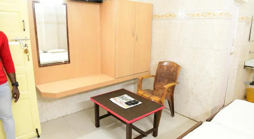 Hotel Ganesh Lodge - Image 1