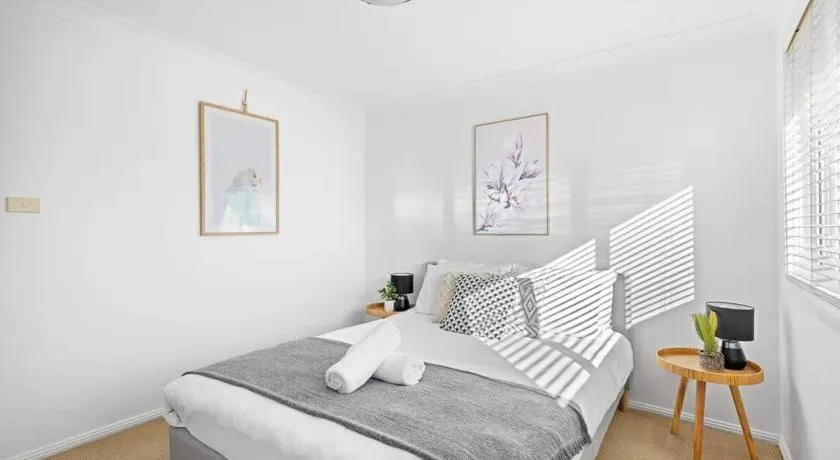 Luxe Retreat - 3BR - Free Parking - Near Station - Image 1
