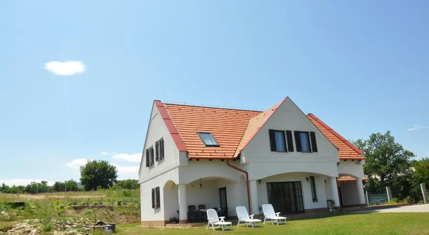 Villa De Dominique - Image 1