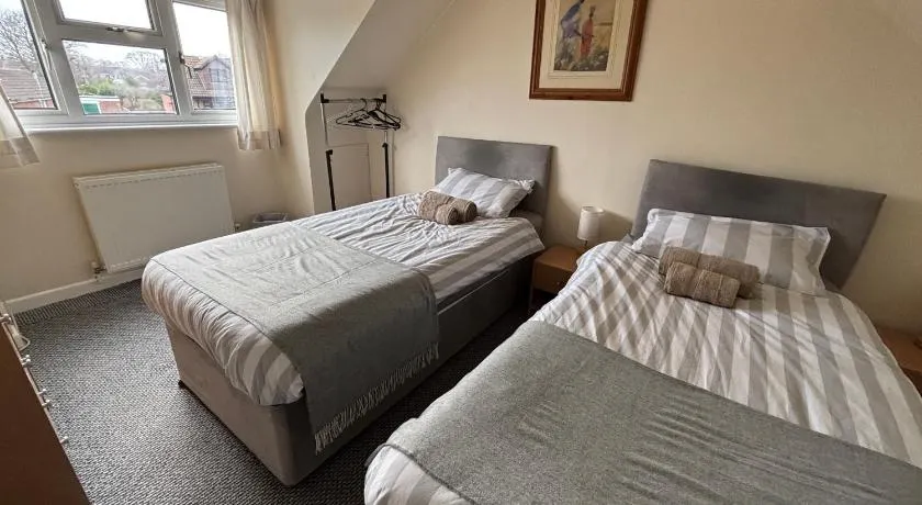 Holbury B&B - Image 1